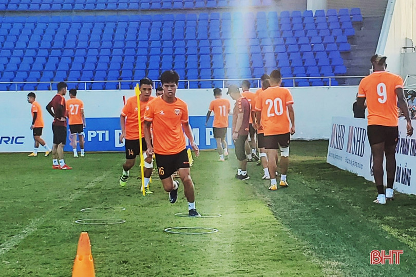 Hồng Lĩnh Hà Tĩnh làm quen sân Hòa Xuân, sẵn sàng đối đầu SHB Đà Nẵng