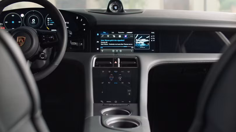 Porsche ra mắt xe điện gầm cao Taycan Cross Turismo