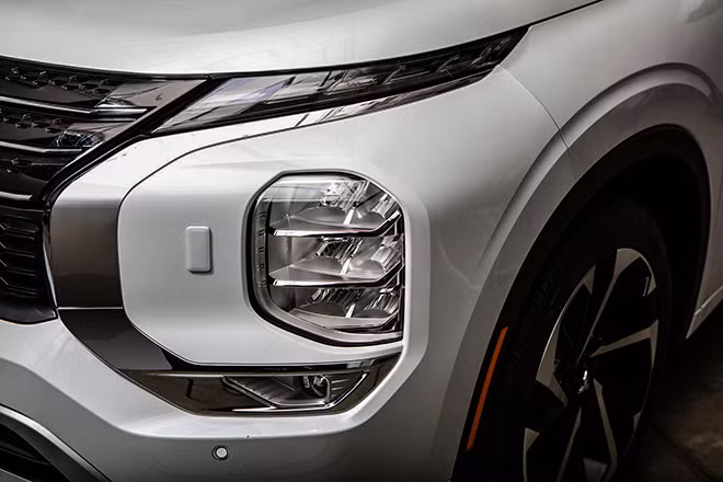 Mitsubishi Outlander có 7 phiên bản và giá hơn 620 triệu đồng