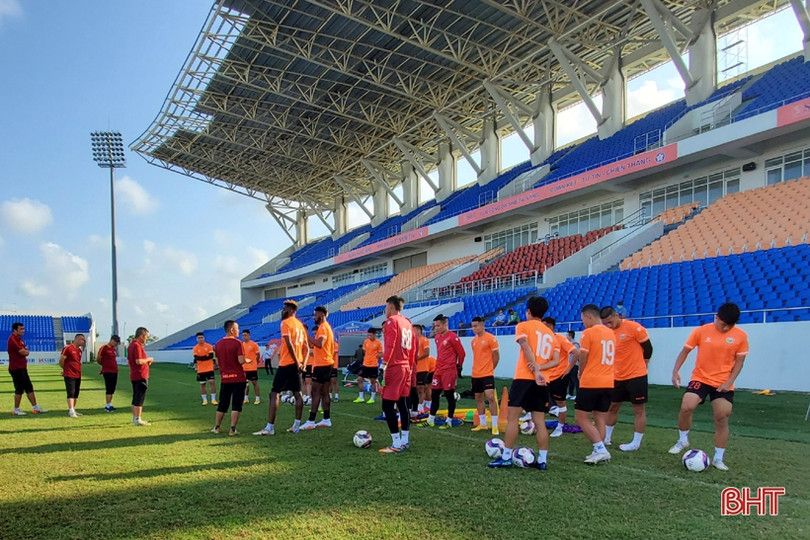 Hồng Lĩnh Hà Tĩnh làm quen sân Hòa Xuân, sẵn sàng đối đầu SHB Đà Nẵng