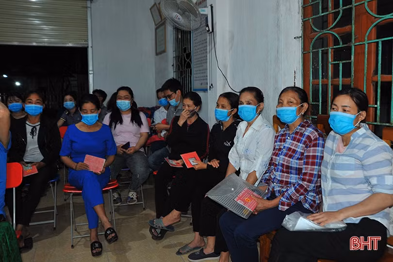 Công an Hà Tĩnh thức xuyên đêm làm thẻ căn cước cho công dân