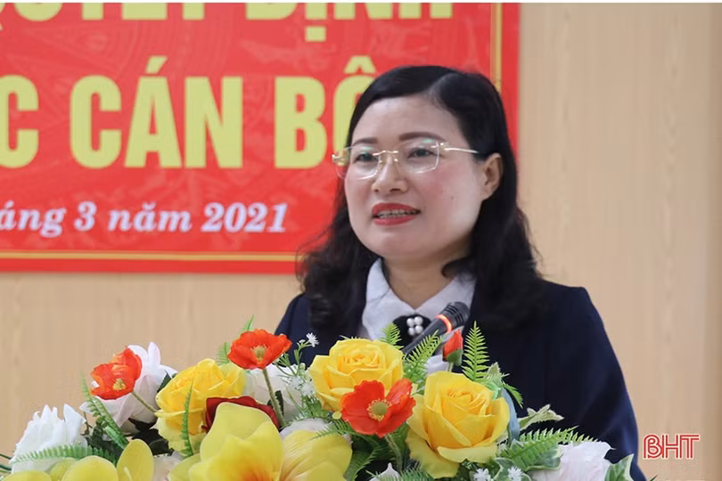 Công bố quyết định điều động Phó trưởng BQL Khu kinh tế tỉnh Hà Tĩnh giữ chức Phó Bí thư Huyện ủy Thạch Hà