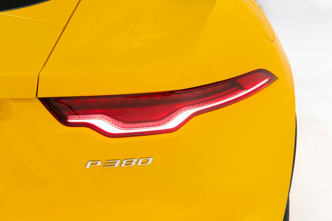 Jaguar F-type 2021 được ra mắt tại Việt Nam, giá cao nhất 15,3 tỷ đồng