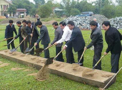 Lễ khởi công một công trình nước sạch nông thôn