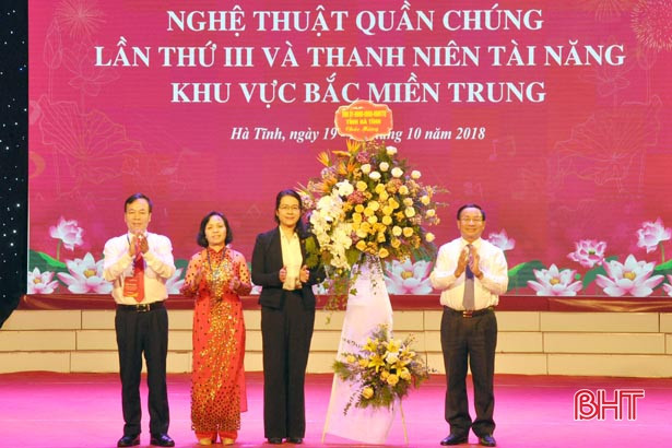 Khai mạc Hội diễn Nghệ thuật quần chúng Agribank Bắc miền Trung tại Hà Tĩnh