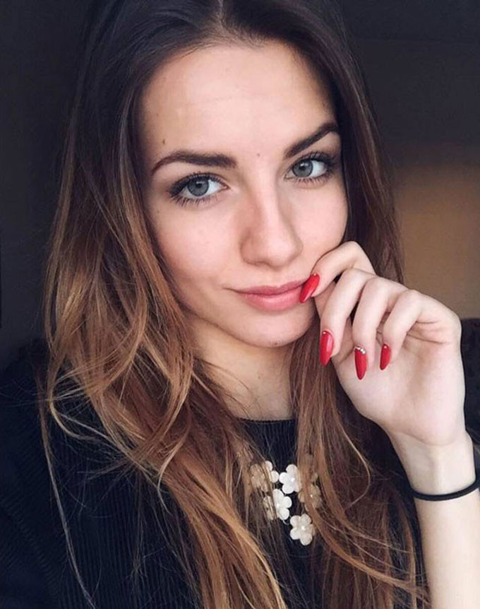 Nhan sắc vạn người mê của nữ trọng tài xinh đẹp nhất thế giới