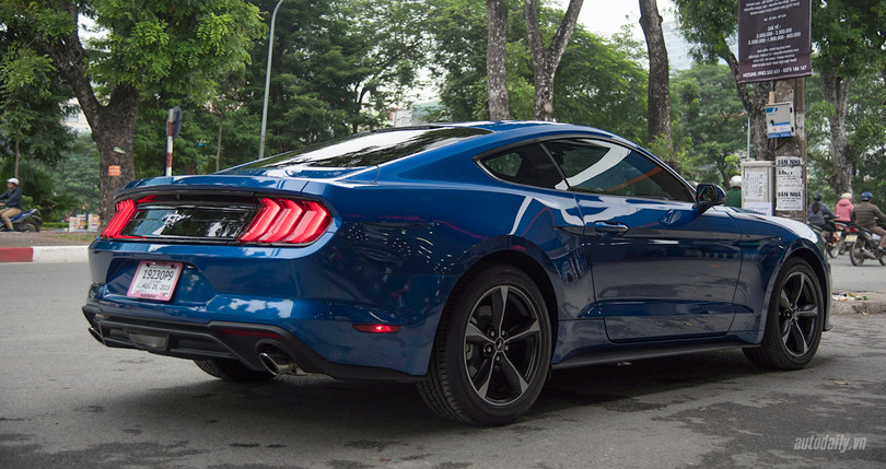 Ford Mustang 2018 màu lạ về Việt Nam, giá hơn 2,7 tỷ đồng