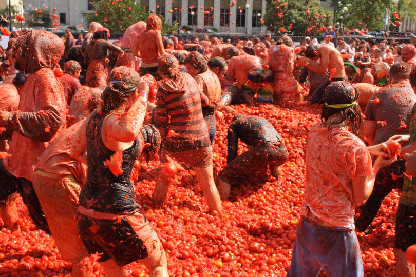 Lễ hội cà chua nhuộm đỏ Tây Ban Nha có gì thú vị?