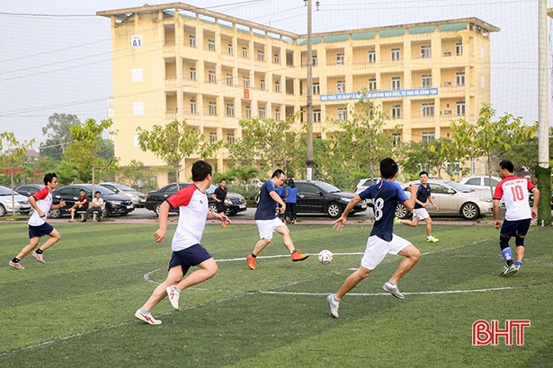 Khởi tranh Giải Bóng đá cán bộ Đoàn khối các cơ quan tỉnh Hà Tĩnh