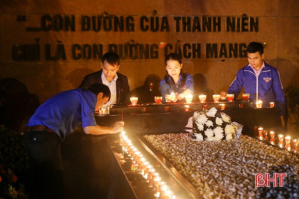 Hàng ngàn ngọn nến tri ân anh hùng Lý Tự Trọng