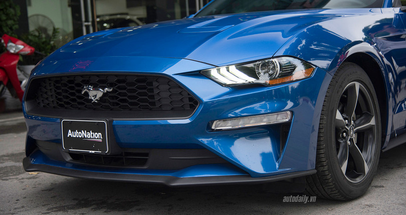 Ford Mustang 2018 màu lạ về Việt Nam, giá hơn 2,7 tỷ đồng