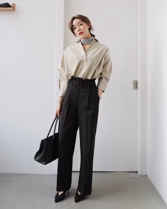 Tạo điểm nhấn cho set đồ ngày thu bằng khăn vuông