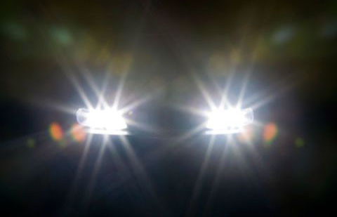 Đèn pha hoạt động tốt giúp tầm nhìn tài xế rõ ràng hơn. 10 điều tài xế không được quên khi lái xe ban đêm