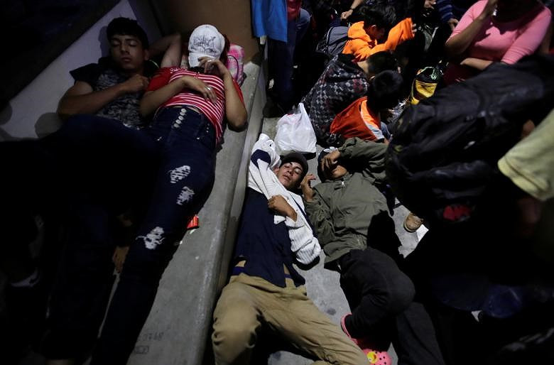 Người di cư Honduras chạy trốn đói nghèo, ầm ầm đổ về biên giới Mỹ