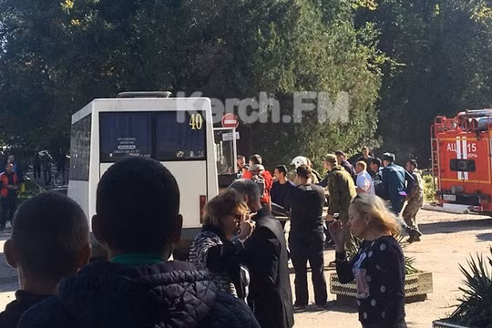 Xả súng, đánh bom trường học tại bán đảo Crimea, 18 người chết