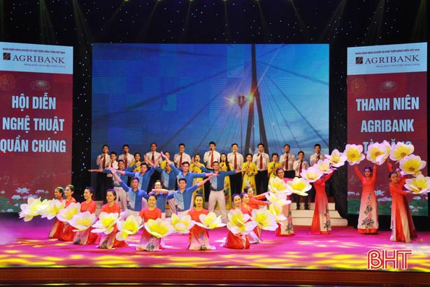 Khai mạc Hội diễn Nghệ thuật quần chúng Agribank Bắc miền Trung tại Hà Tĩnh
