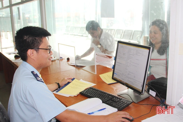 Hải quan Cửa khẩu Cầu Treo thu ngân sách đạt 218% kế hoạch