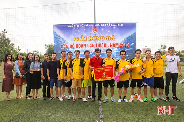 Khối Đảng - Đoàn thể nhất Giải Bóng đá cán bộ Đoàn Khối các cơ quan tỉnh