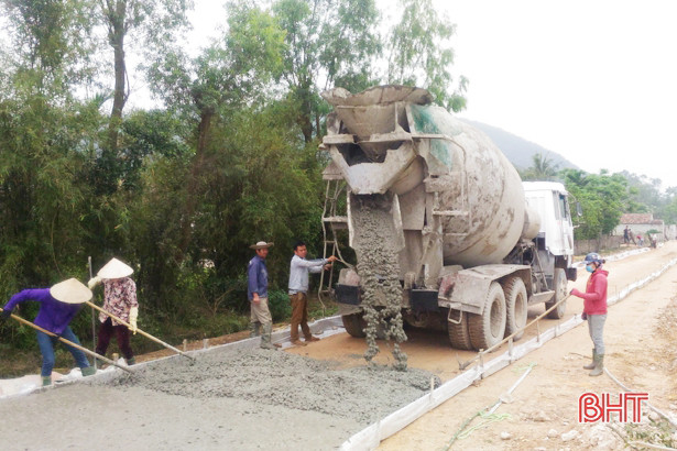 Lộc Hà làm mới 32 km đường giao thông nông thôn