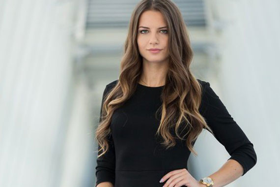 Nhan sắc vạn người mê của nữ trọng tài xinh đẹp nhất thế giới