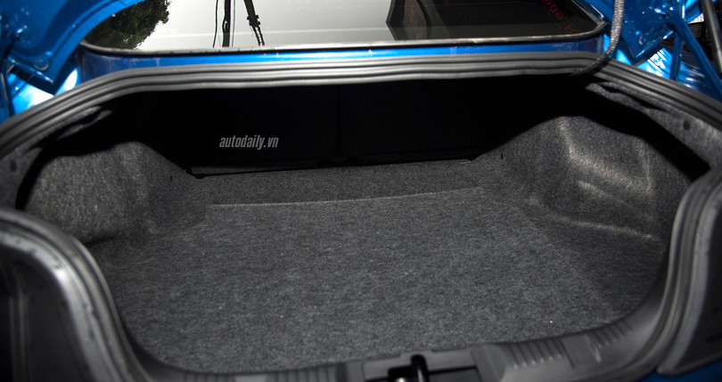 Ford Mustang 2018 màu lạ về Việt Nam, giá hơn 2,7 tỷ đồng