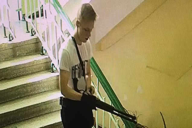 Xả súng, đánh bom trường học tại bán đảo Crimea, 18 người chết