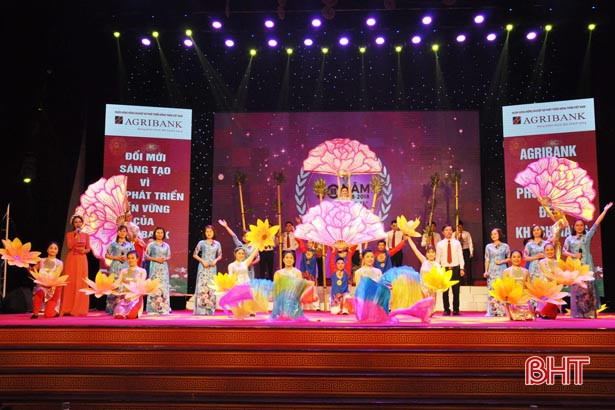 Khai mạc Hội diễn Nghệ thuật quần chúng Agribank Bắc miền Trung tại Hà Tĩnh