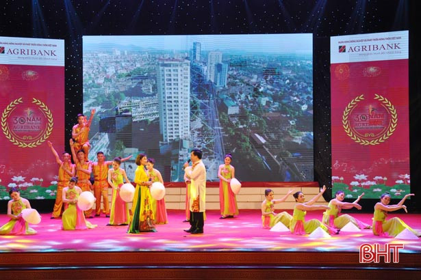 Khai mạc Hội diễn Nghệ thuật quần chúng Agribank Bắc miền Trung tại Hà Tĩnh