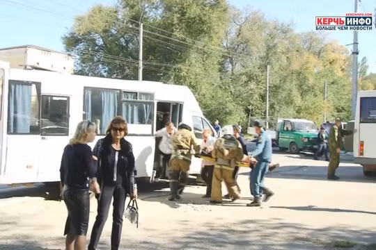 Xả súng, đánh bom trường học tại bán đảo Crimea, 18 người chết