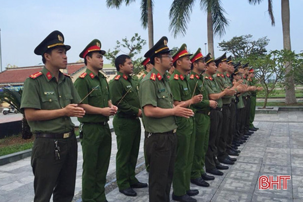 Tuổi trẻ Công an Hà Tĩnh tri ân anh hùng, giúp dân làm nông thôn mới