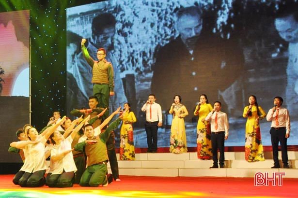 Khai mạc Hội diễn Nghệ thuật quần chúng Agribank Bắc miền Trung tại Hà Tĩnh