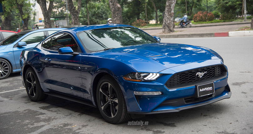 Ford Mustang 2018 màu lạ về Việt Nam, giá hơn 2,7 tỷ đồng