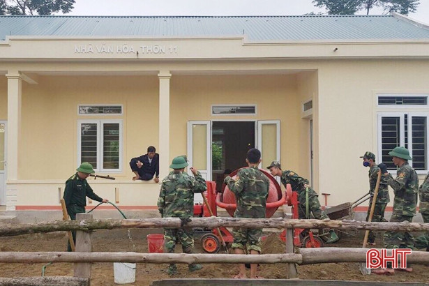 Cán bộ, chiến sỹ biên phòng giúp thôn biên giới xây dựng NTM