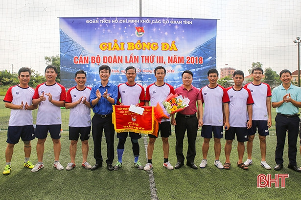 Khối Đảng - Đoàn thể nhất Giải Bóng đá cán bộ Đoàn Khối các cơ quan tỉnh