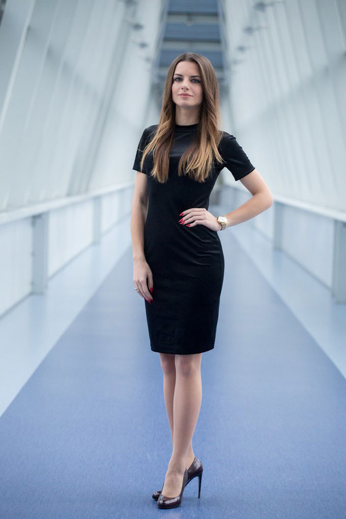 Nhan sắc vạn người mê của nữ trọng tài xinh đẹp nhất thế giới