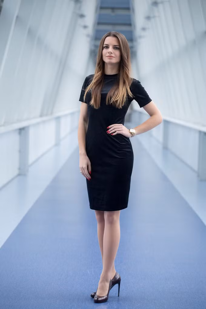 Nhan sắc vạn người mê của nữ trọng tài xinh đẹp nhất thế giới