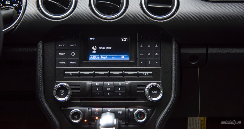 Ford Mustang 2018 màu lạ về Việt Nam, giá hơn 2,7 tỷ đồng