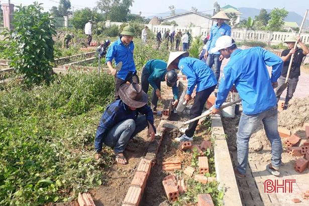3.000 lượt ĐVTN Cẩm Xuyên giúp các địa phương xây dựng nông thôn mới