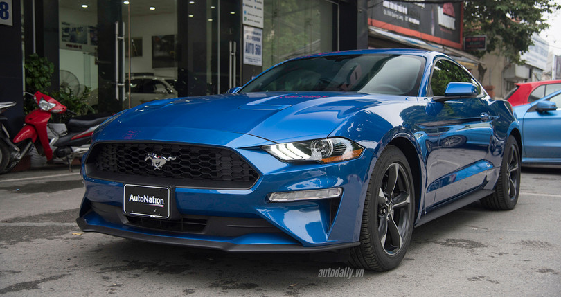 Ford Mustang 2018 màu lạ về Việt Nam, giá hơn 2,7 tỷ đồng