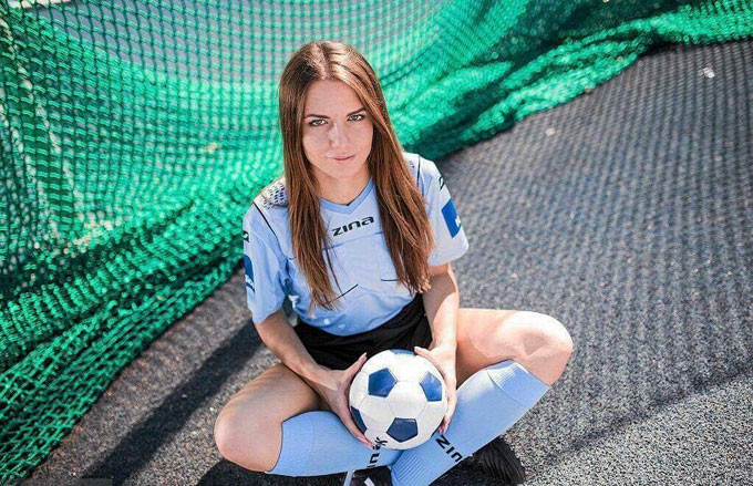 Nhan sắc vạn người mê của nữ trọng tài xinh đẹp nhất thế giới