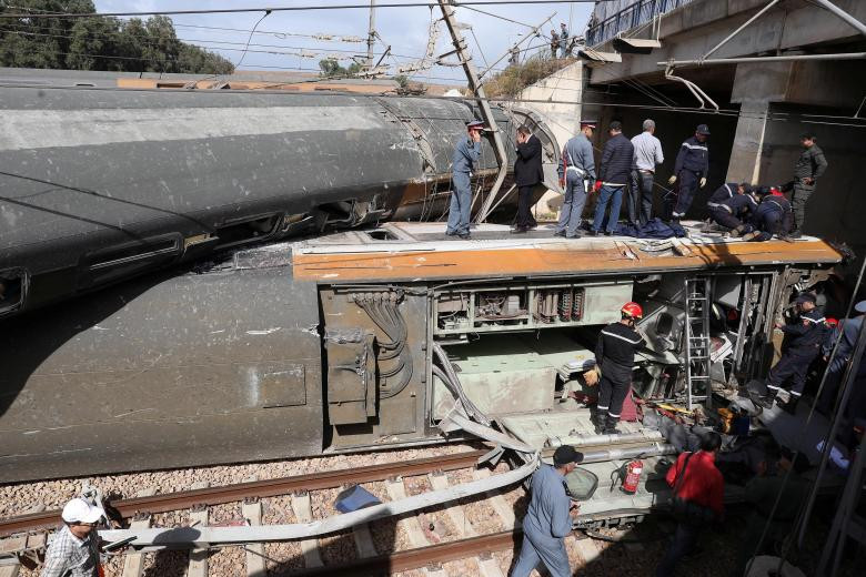 Hiện trường vụ tàu hỏa trật bánh khiến ít nhất 87 người thương vong ở Morocco