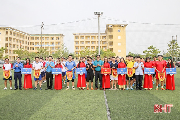 Khởi tranh Giải Bóng đá cán bộ Đoàn khối các cơ quan tỉnh Hà Tĩnh