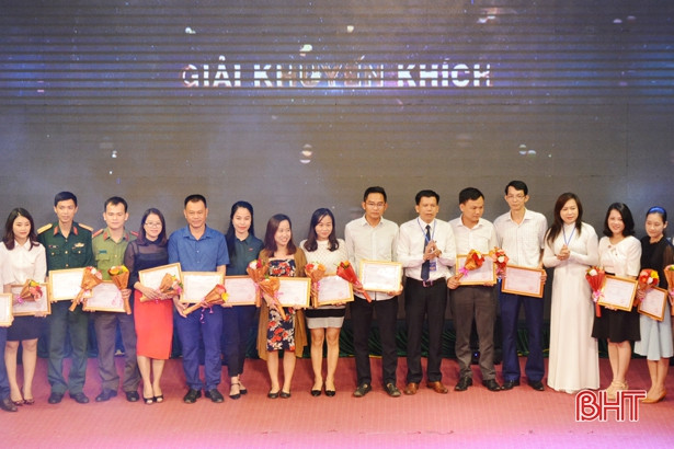 Trao giải 35 tác phẩm xuất sắc tại Liên hoan PT&TH Hà Tĩnh