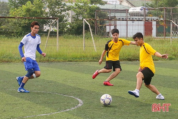 Khởi tranh Giải Bóng đá cán bộ Đoàn khối các cơ quan tỉnh Hà Tĩnh
