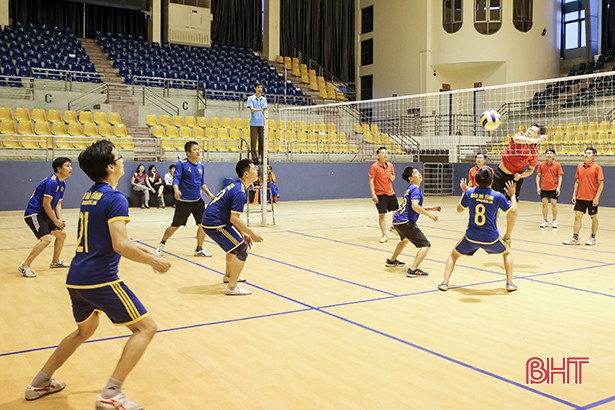 Giao lưu bóng chuyền nhân ngày truyền thống ngành kiểm tra Đảng