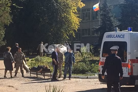 Xả súng, đánh bom trường học tại bán đảo Crimea, 18 người chết