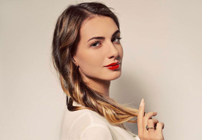 Nhan sắc vạn người mê của nữ trọng tài xinh đẹp nhất thế giới