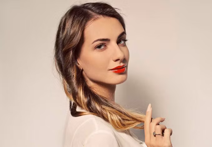 Nhan sắc vạn người mê của nữ trọng tài xinh đẹp nhất thế giới