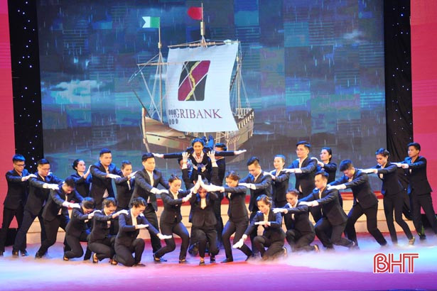 Khai mạc Hội diễn Nghệ thuật quần chúng Agribank Bắc miền Trung tại Hà Tĩnh