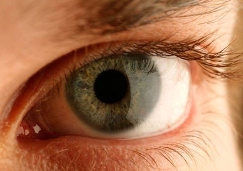 Đôi mắt khỏe là điều quan trọng hàng đầu giúp tài xế tỉnh táo và làm chủ tình huống tốt hơn. 10 điều tài xế không được quên khi lái xe ban đêm